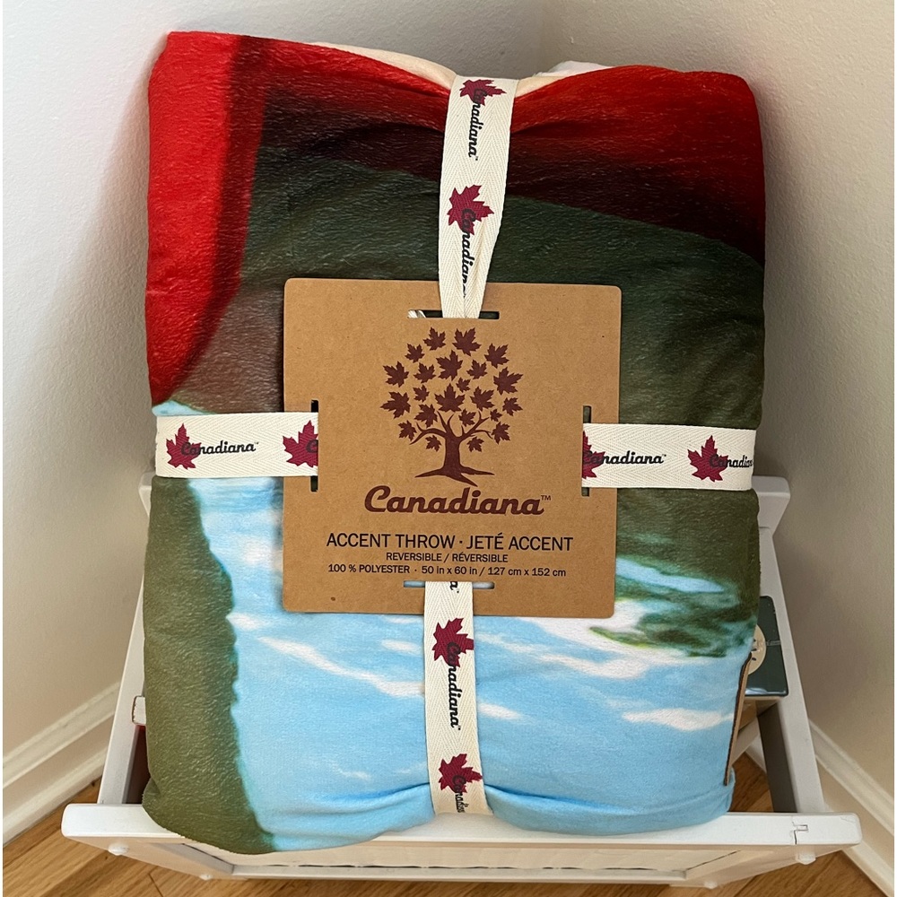 Canada Reversible Throw